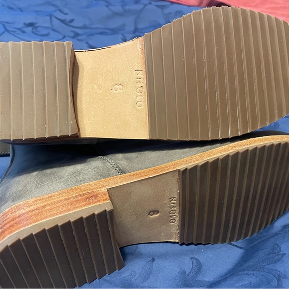 Nisolo everyday Chelsea boot. Gray, size 8 - Picture 5 of 6